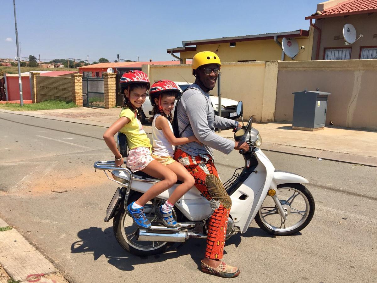 ソウェト Authentic Bicycle Tours And Backpackersホステル エクステリア 写真